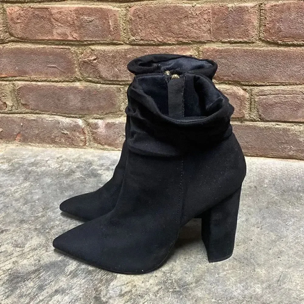 Qupid Black Faux Suede Pointed Toe Block Heel Bootie Size 9